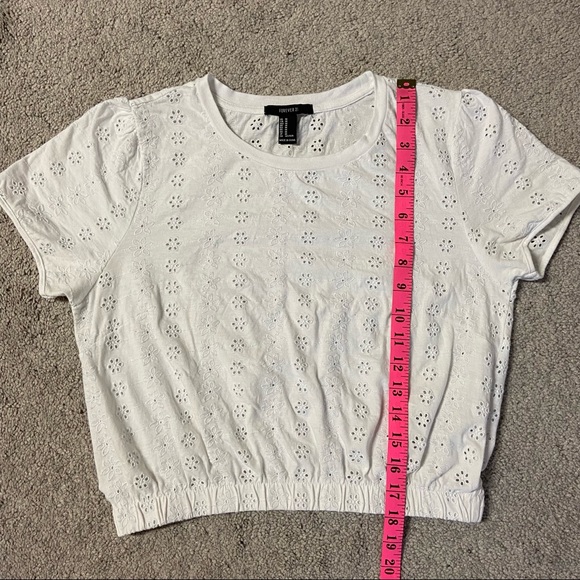 FOREVER 21 White Eyelet Cropped Top Size M - Picture 7 of 7